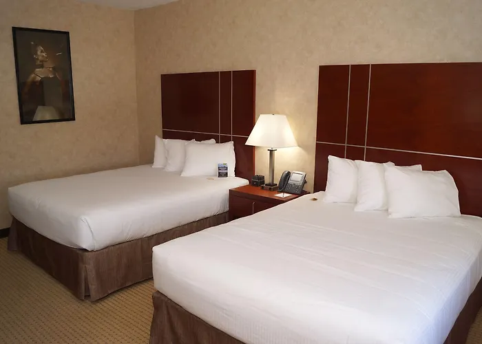 Hollywood Casino Hotel 3*