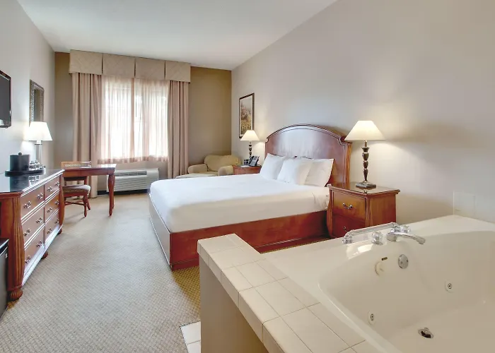 Hollywood Casino Hotel 3*