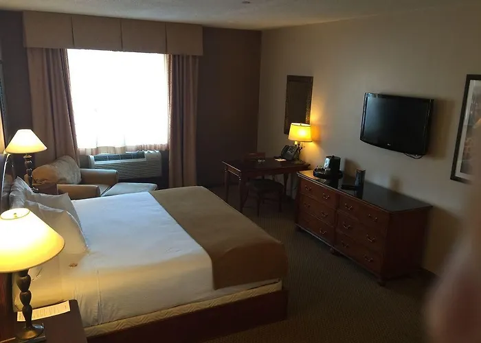 Hollywood Casino Hotel 3*