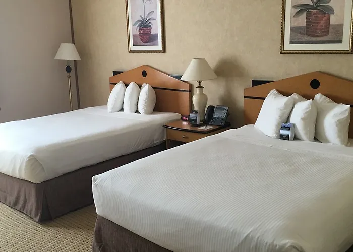 Hollywood Casino Hotel 3*