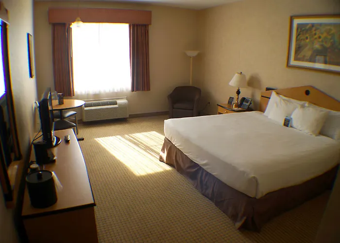 Hollywood Casino Hotel 3*